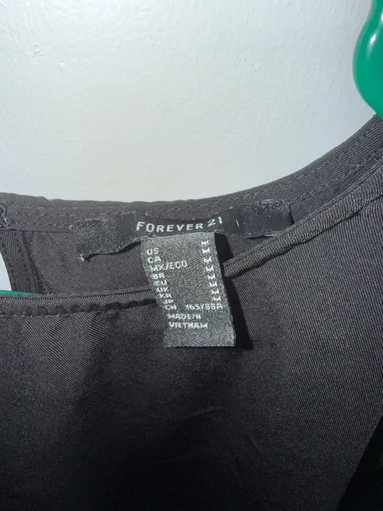 Forever 21 Black Short-Sleeve Round Neck Blouse with Keyhole - Picture 6 of 7